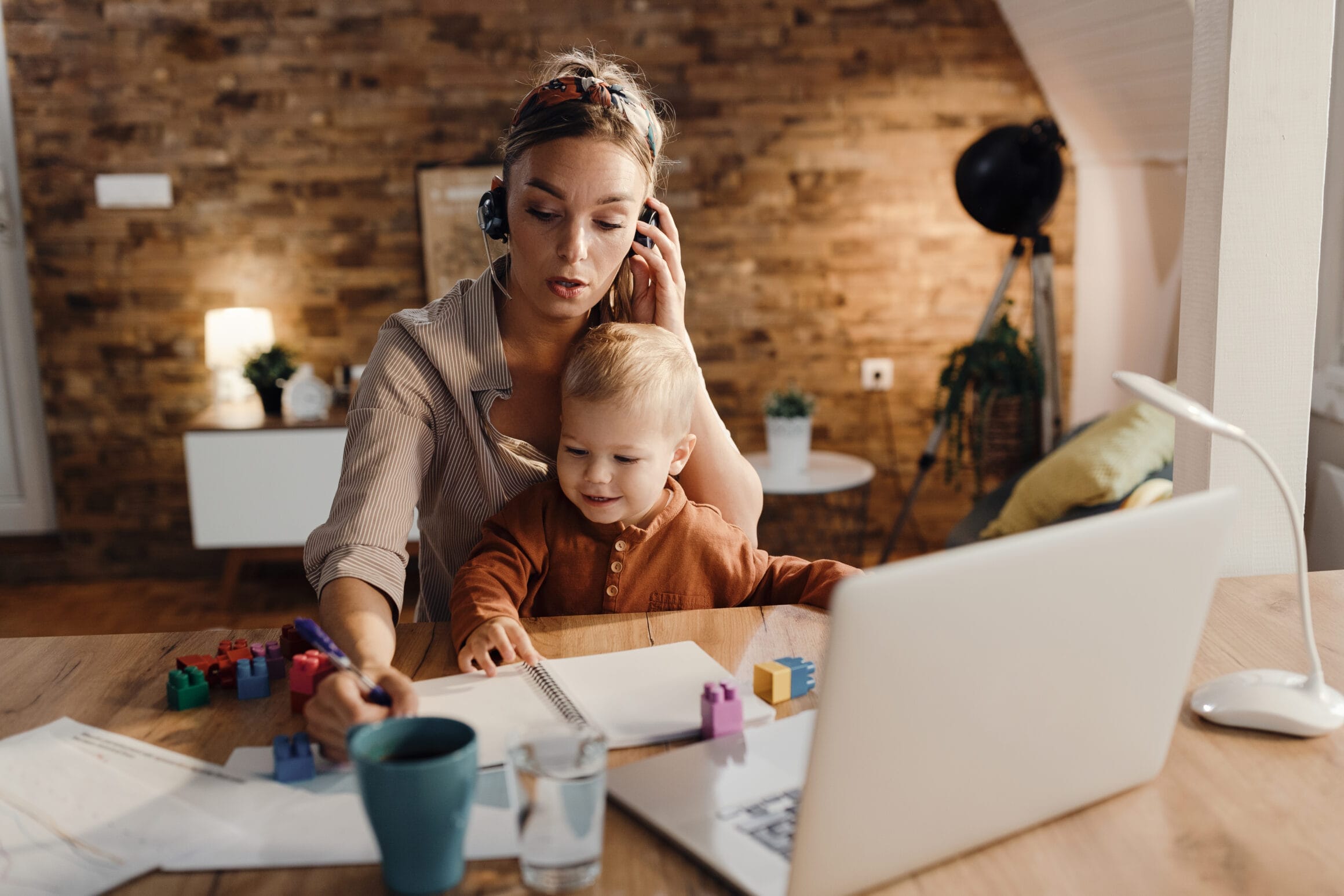 Working From Home Mom? Here's How to Balance It All - ThinkRemote